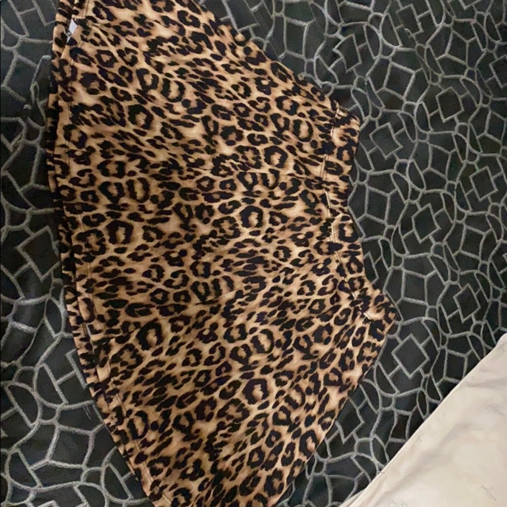 Small cheetah print forever 21 skirt !